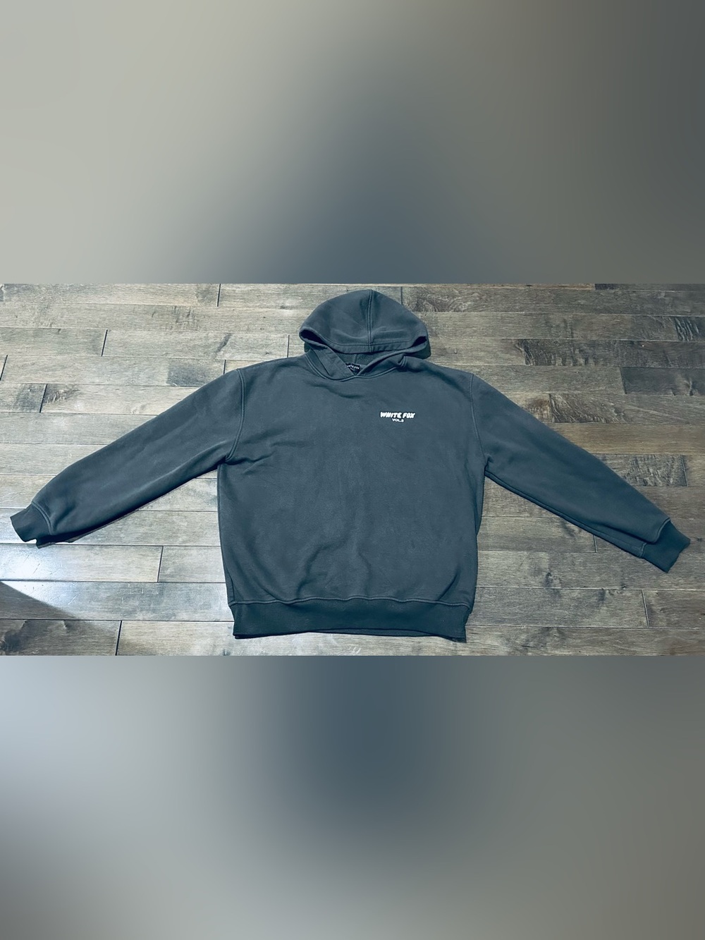 Women’s Sz L/XL Gray/White Puff Print White Fox Volume 3 Hoodie